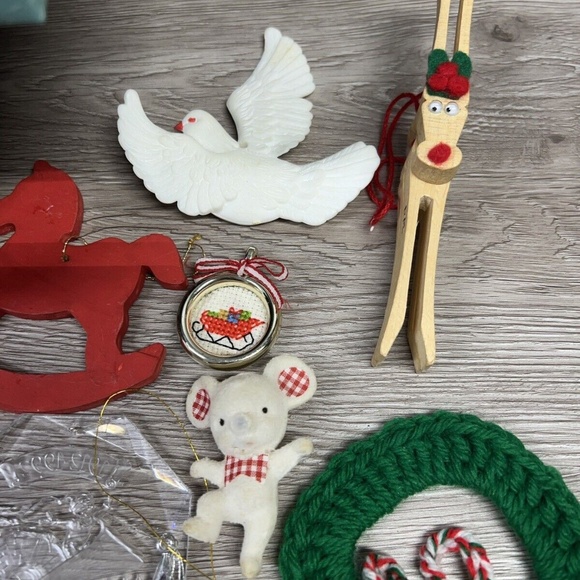 Vintage Lot Christmas Tree Ornaments Yarn Plastic Felt Wood Handmade Assorted - Picture 7 of 16